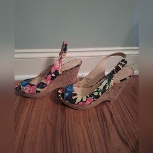Nine West floral wedges size 10